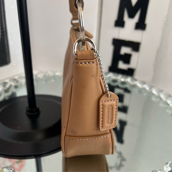 Coach vintage Hampton Demi Tan Leather shoulder bag 9" x 4.75" × 2.5"
6.5" - Picture 11 of 11